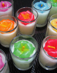 เทียนหอมดอกชบาในแก้ว